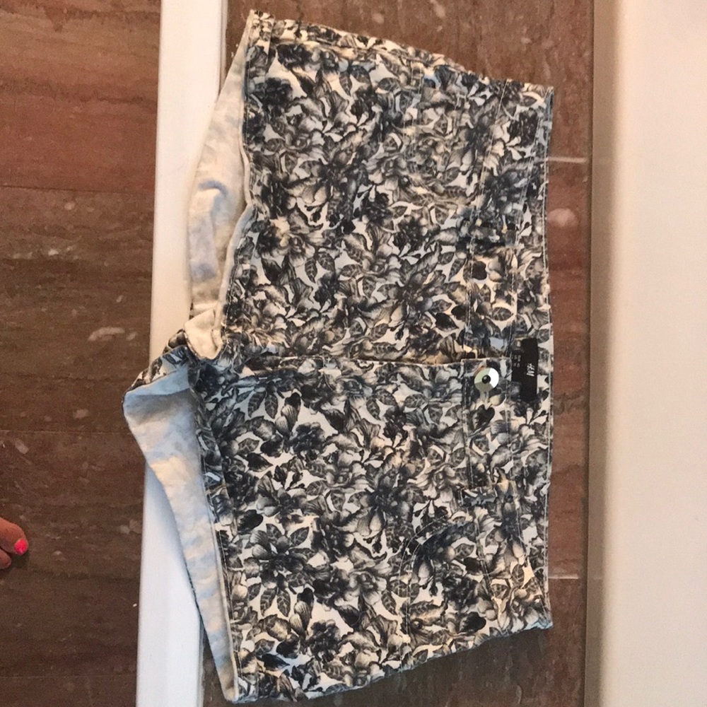 H&M flower patterned jean shorts